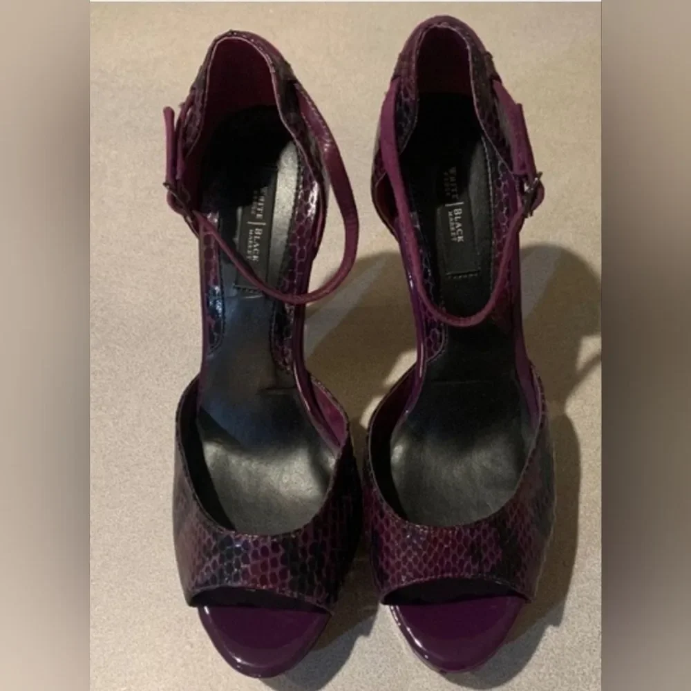 White House Black Market Purple Black Snakeprint Avalon Platform Pump Heel 7.5